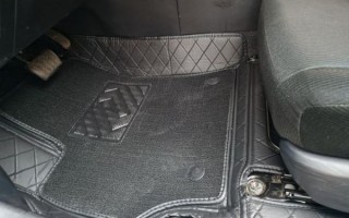 汽车脚垫什么材质好_汽车脚垫多久换一次