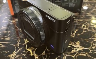索尼黑卡值得买吗_索尼黑卡RX100和RX10区别