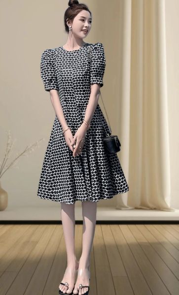 2024年女装流行趋势_如何挑选显瘦连衣裙-第1张图片-俊逸知识馆