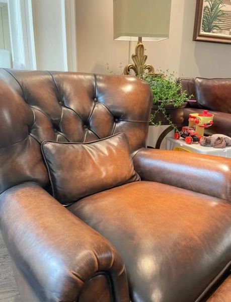 真皮沙发怎么选_真皮和人造革的区别-第2张图片-俊逸知识馆 真皮沙发怎么选_真皮和人造革的区别-第2张图片-俊逸知识馆