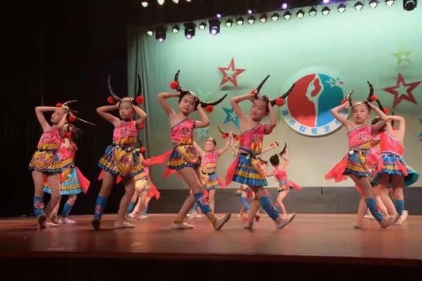 北京群星表演艺术学校怎么样_北京群星表演艺术学校学费多少-第2张图片-俊逸知识馆