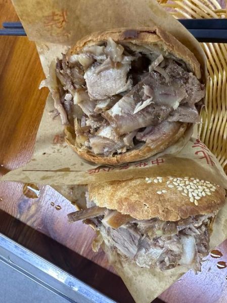 北京最好吃的烧饼夹肘子在哪_老北京人推荐哪家-第3张图片-俊逸知识馆