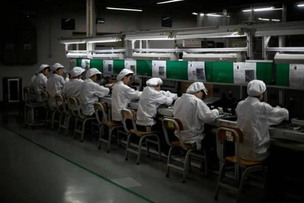 富士康工厂怎么样_富士康工厂真实待遇-第2张图片-俊逸知识馆